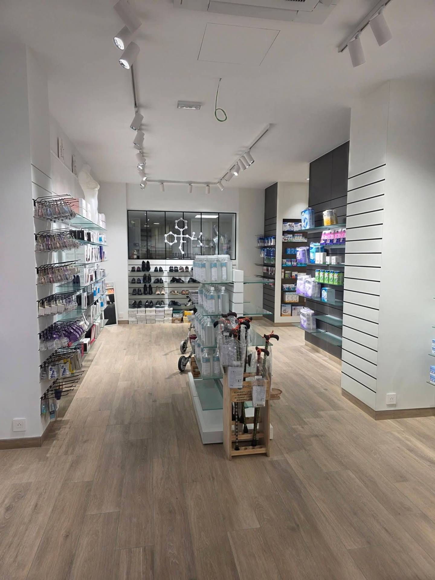 Pharmacie · Aménagement complet