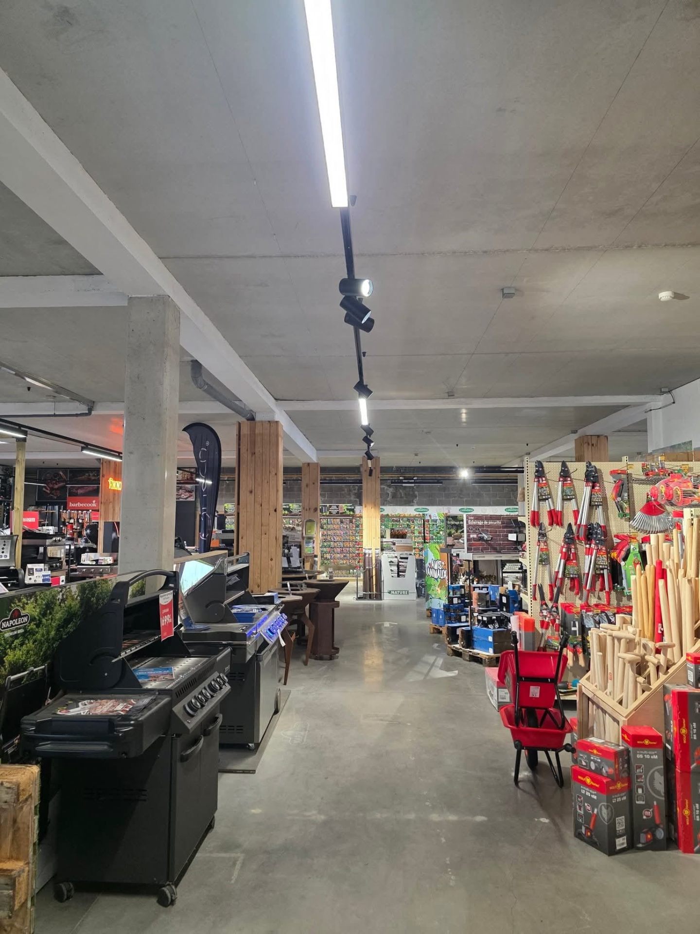 Magasin · Éclairage sur rail